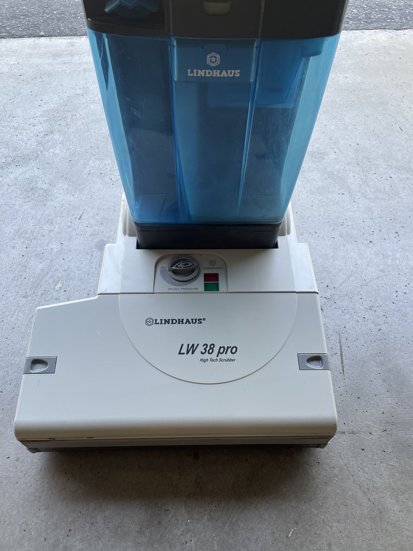 Lindhaus LW30 Pro Floor Scrubber 