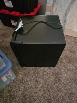 Mini fridge