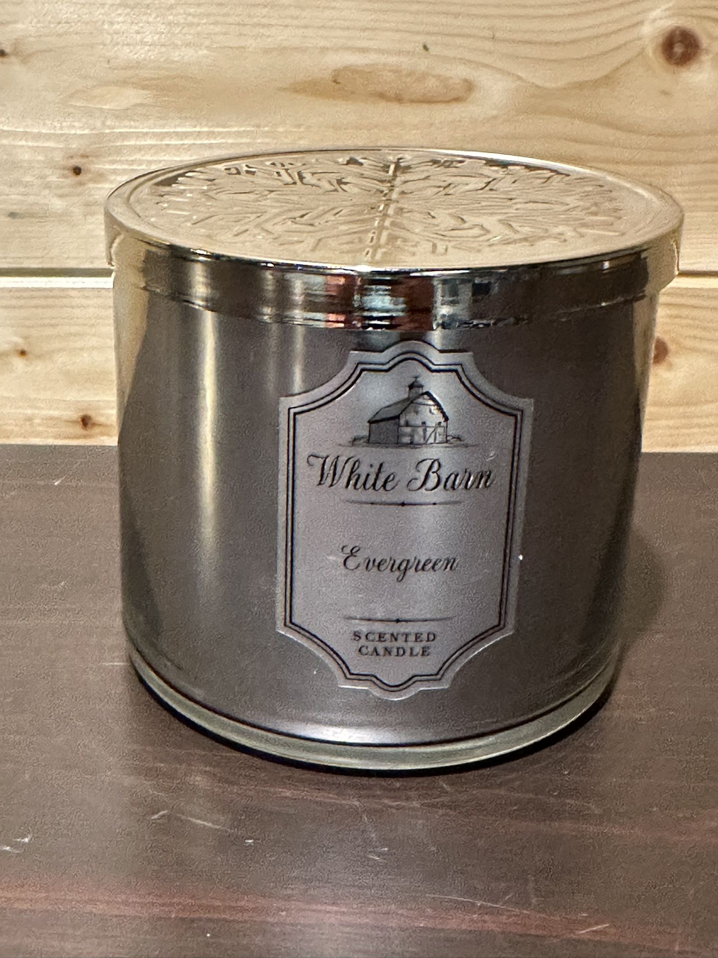 BNWT WHITE BARN / BATH & BODY WORKS Evergreen candle.