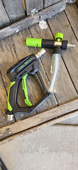 Pressure washer stubby gun with mini foam cannon