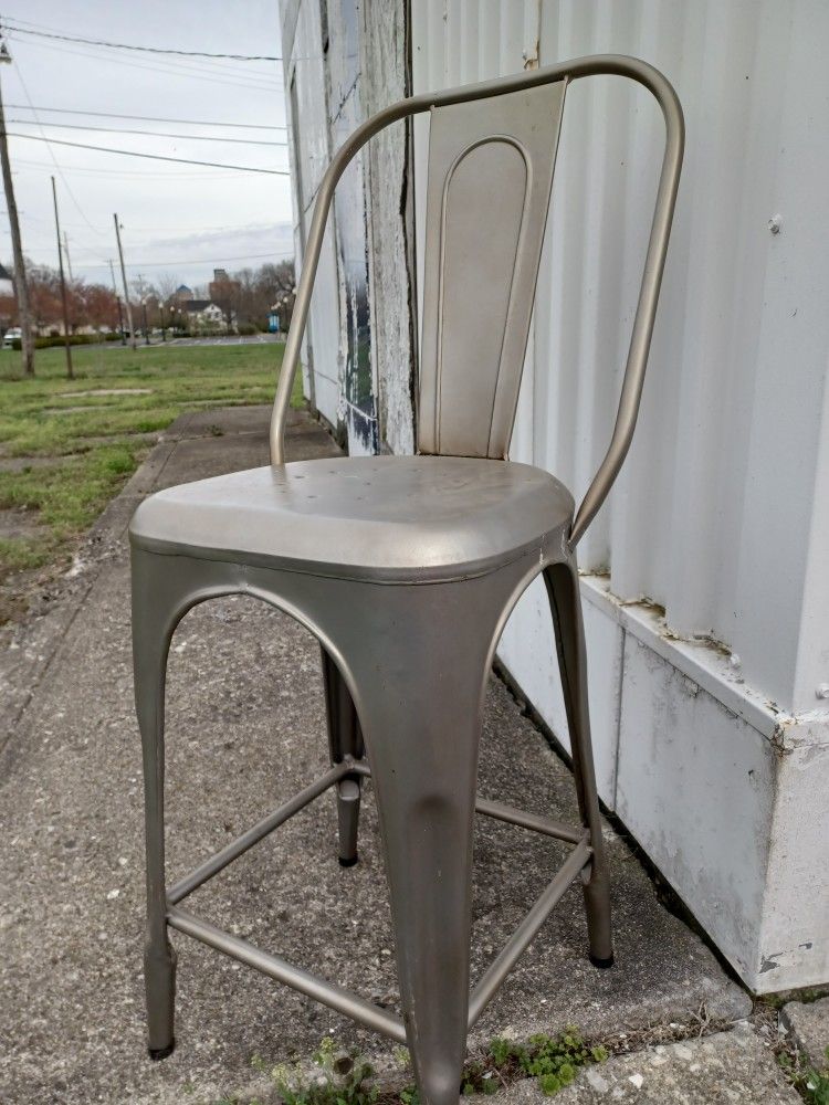 Steal High Chair 25 A Chair Strong⁰⁰very Comfortable  Make Offer 