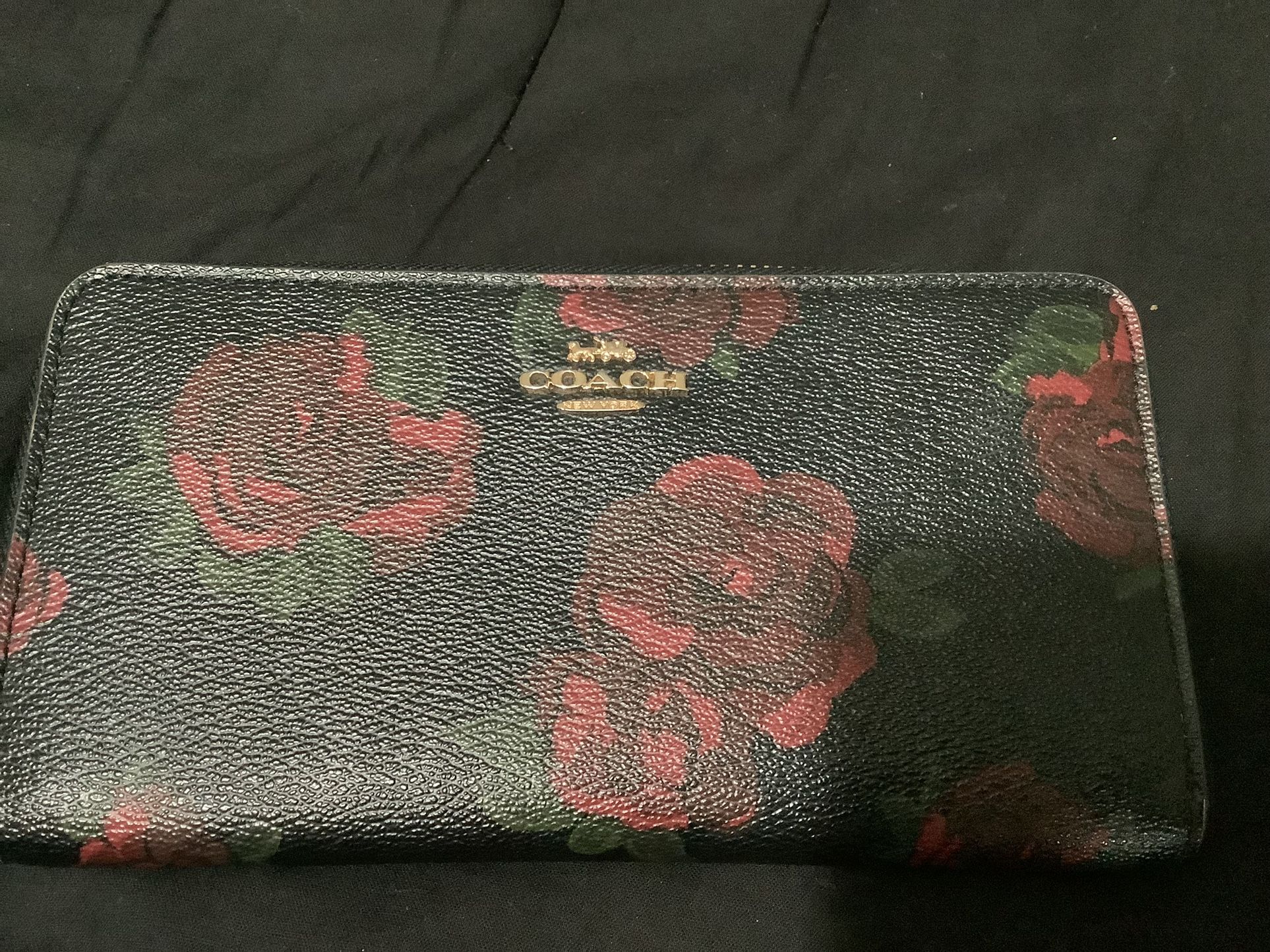 COACH Rose Wallet !!