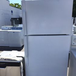 GE Top And Bottom Refrigerators 