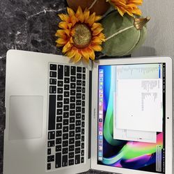 Apple MacBook Air 13” 2014 A1466 i5 1.4GHz 4GB RAM Laptop – Works Great