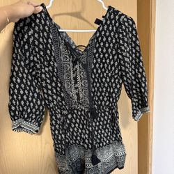 MOVING!! Boho Patterned Lace-Up Romper XS