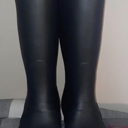 New in box Hunter WFT1000RMA Women's Rain Boots, Size 8 - Black