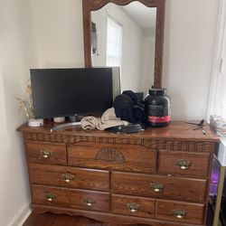 Dressing Table With Mirror 