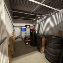 storage sale (only things inside)