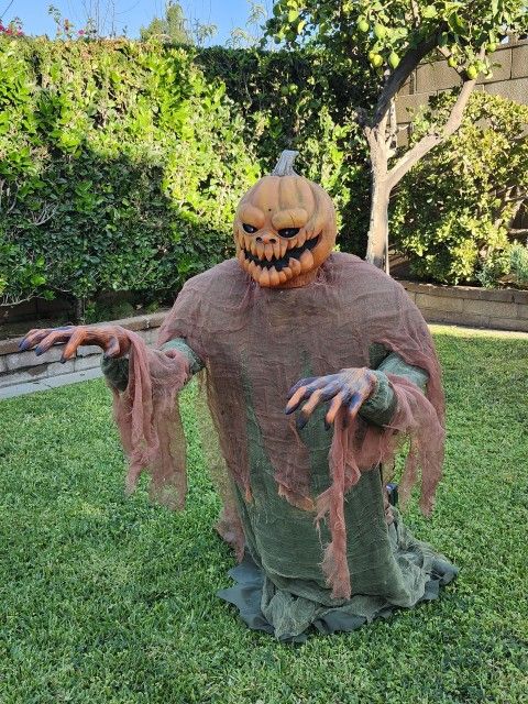 Jack-O-Lunger Halloween Animatronic Decoration