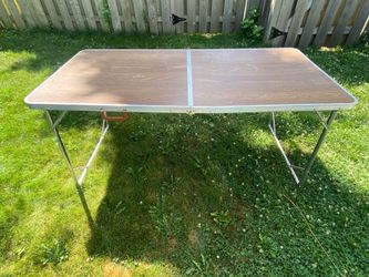 Aluminum frame folding table with handle