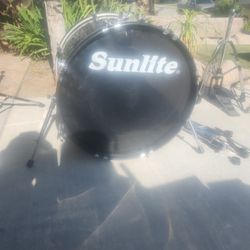Sunlite Bass Drum With Foot Hammer 