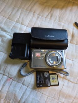 Panasonic LUMIX DMC-FH27 16.1MP Digital Camera 8X Optical Zoom