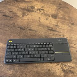 Logitech k400+ Wireless keyboard With Trackpad, HTPC