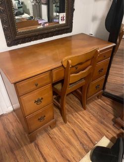 Cape Cod Collection Kroehler Solid Maple Desk And Chair This was my grandmothers and she kept it in excellent condition. I can deliver for free. Has