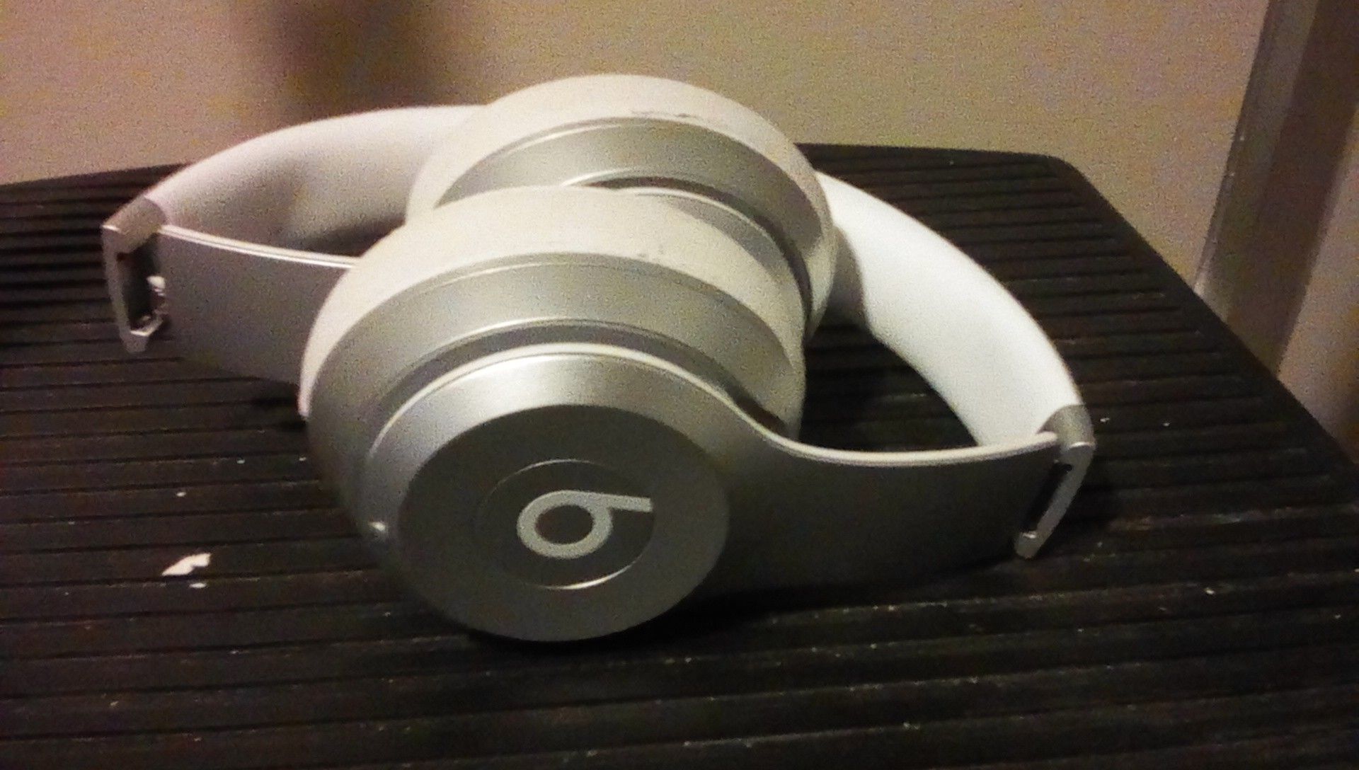 BEATS SOLO WIRELESS HEADPHONES MODEL B0534 for Sale in Shoreline, WA