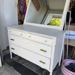 Vintage Dresser And Mirror. New Paint And Seal. 