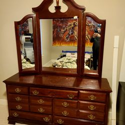 Micheal Howard Berkley collection 3 piece Bedroom set