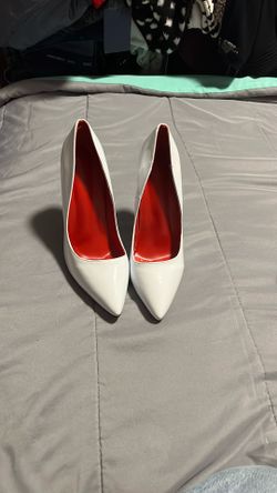 White Size 39 Black 33