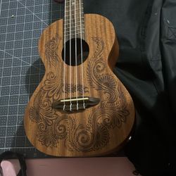 Luna Henna Ukulele