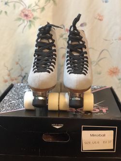 Moonlight Roller Skates Mirror Ball for Sale in Carson, CA - OfferUp