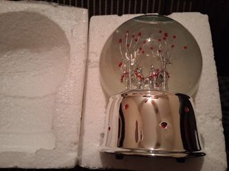 Reed & Barton Winter Deer Musical Snowglobe – Silver Base – Original Box