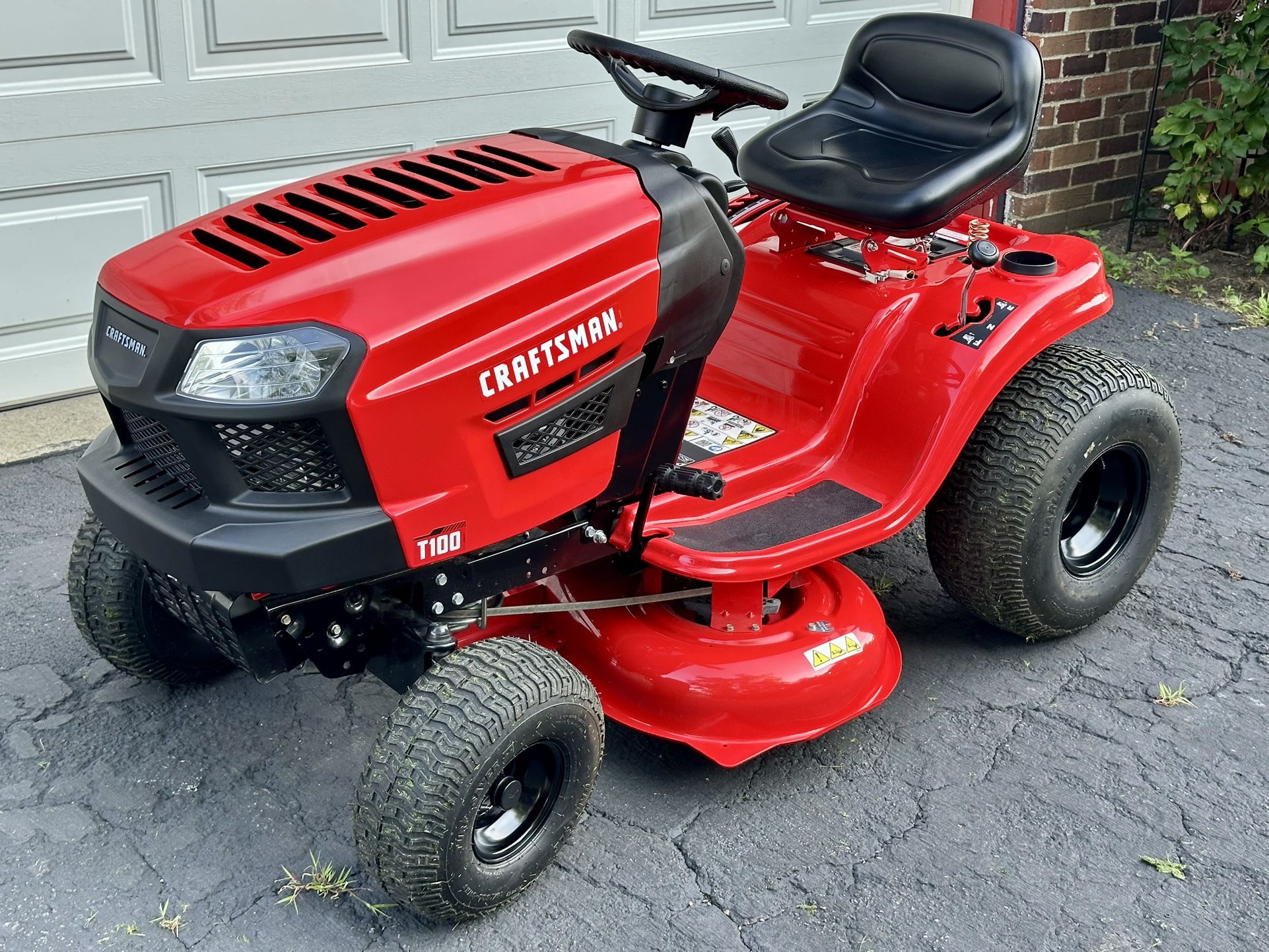 “New” - Craftsman T100 Riding Mower Tractor