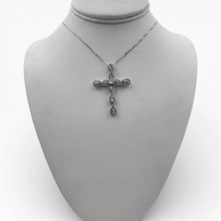 18k White Gold Diamond Cross Pendant with 15" Necklace.