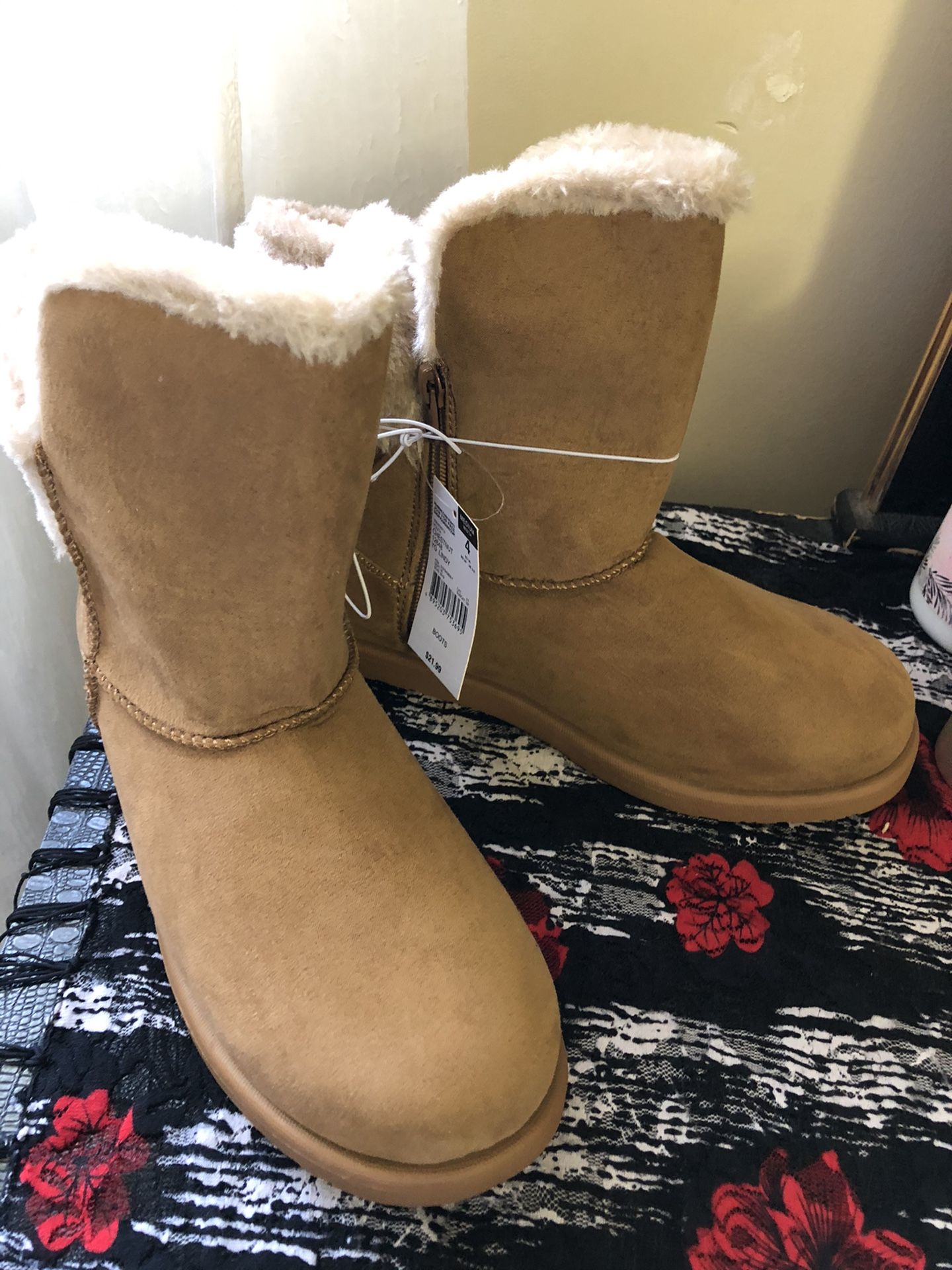 Girls boots