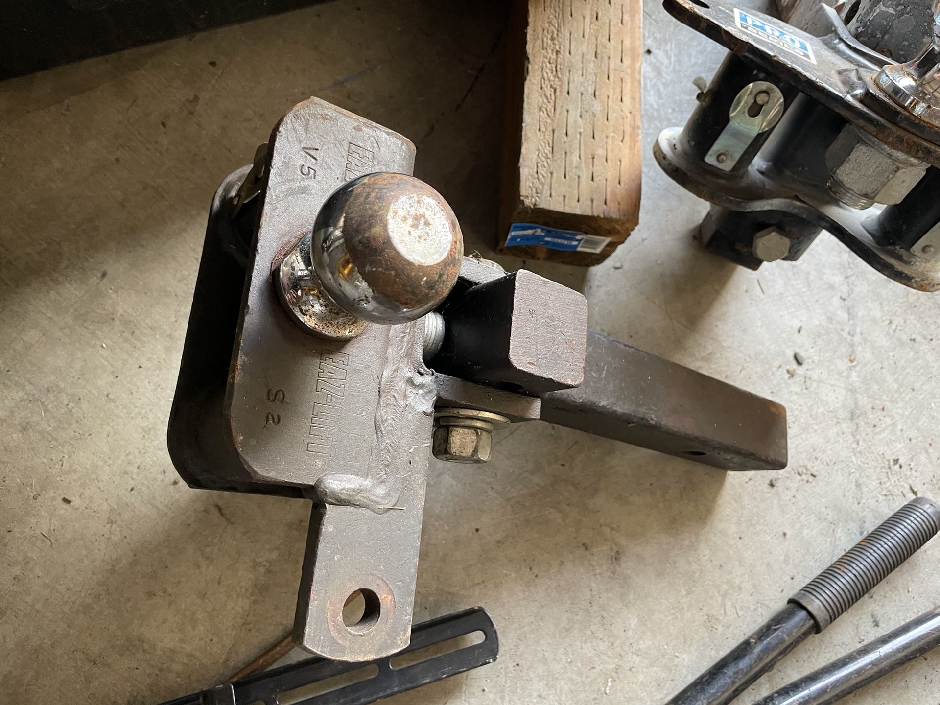 2 Weight Distribution Hitches & 2 Drop Hitches for Sale in Wrightwood