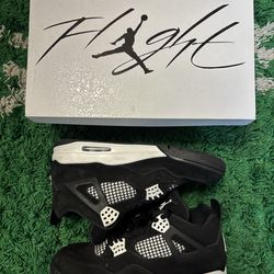 Jordan 4 RetroWhite Thunder