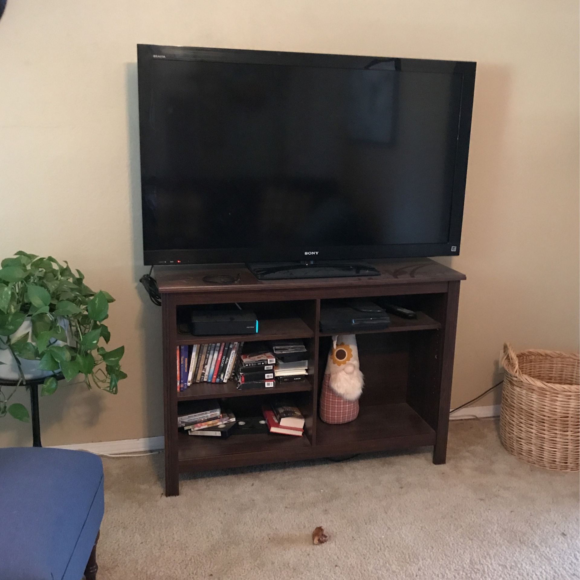 Tv Stand        Entertainment Stand        FREE 