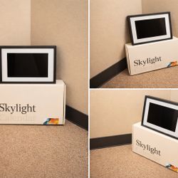 Skylight Digital Calendar Frame – 10” / 12” Wi-Fi Photo & Calendar Display