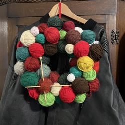 Knitting Lovers Christmas Wreath 