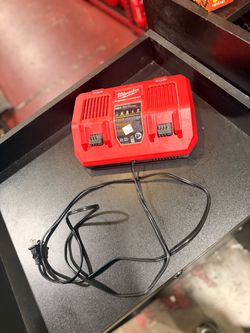 Milwaukee 18 volt Dual Port Rapid Fast Charger