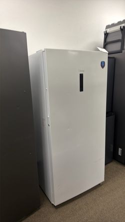 Midea Digital Control Convertible 17-cu ft Garage Ready Frost-free Upright Freezer ( White ) ENERGY