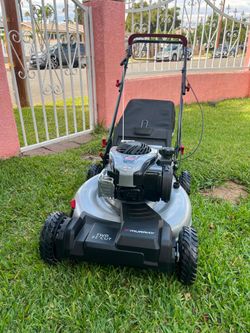 Murray
22 in. 140 cc Briggs & Stratton Walk Behind Gas Self-Propelled Lawn Mower with Front Wheel Drive and Bagger
