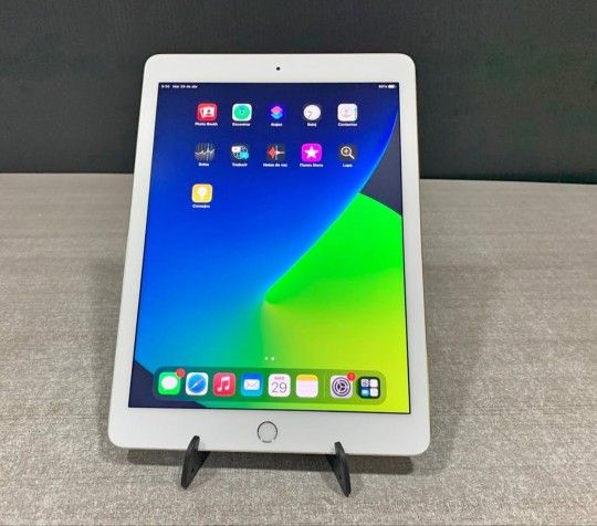 iPad Air 1, iCloud UNLOCKED, Wi-Fi Internet Access. Excellent Condition