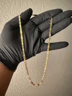 Gold Tri-Color Valentino Link Chain Necklace
