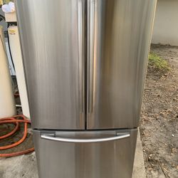 Samsung Refrigerator 32” Counter Depth 