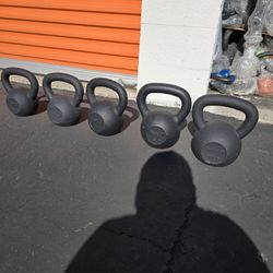 30, 35, 40, 45, 50 Lbs, 5 Pcs Set,  Black Cast Iron  Kettlebells 5pcs Set Dicenber Spetial Sell Open Box $260 As A Set , $1.3 Per Pound.