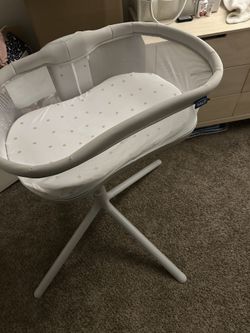 Halo Bassinet Swivel Sweeper Baby