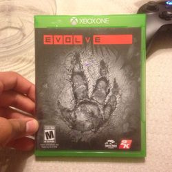 Evolve Xbox one game 10$