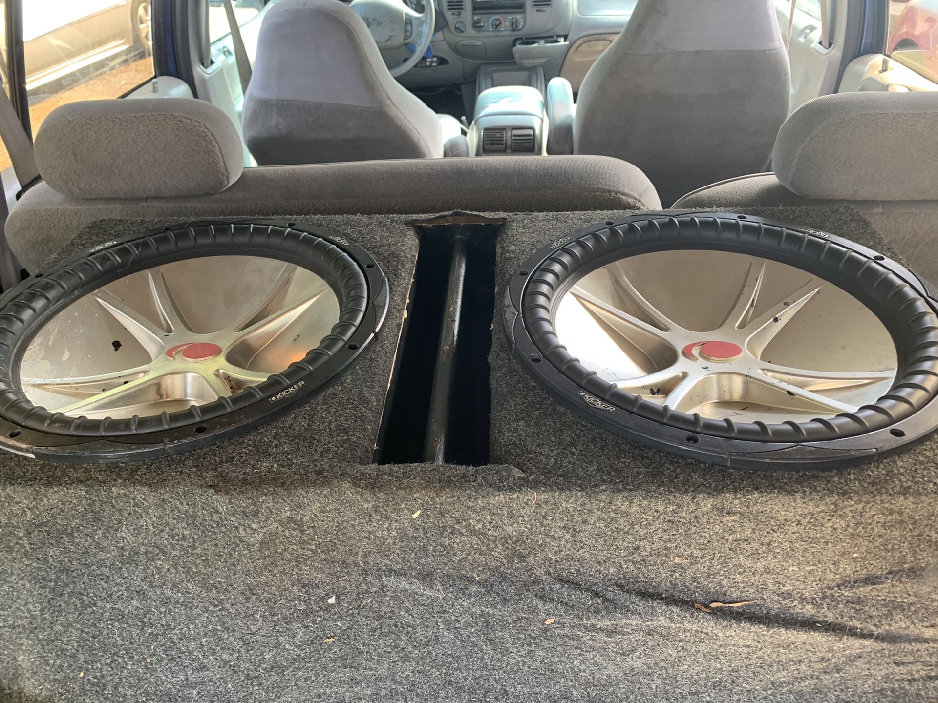 2 Kicker Comp CVR’s 15s