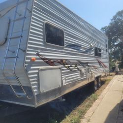 2005 28 Foot Toy Hauler