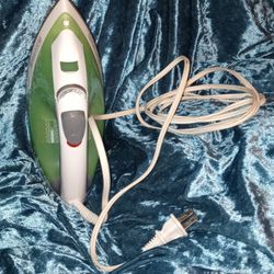 Black+Decker One Step Steam Iron (Evensteam) for Sale in Perth Amboy, NJ -  OfferUp