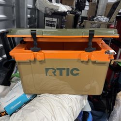 32 Qt Ultra Light Rtic Cooler