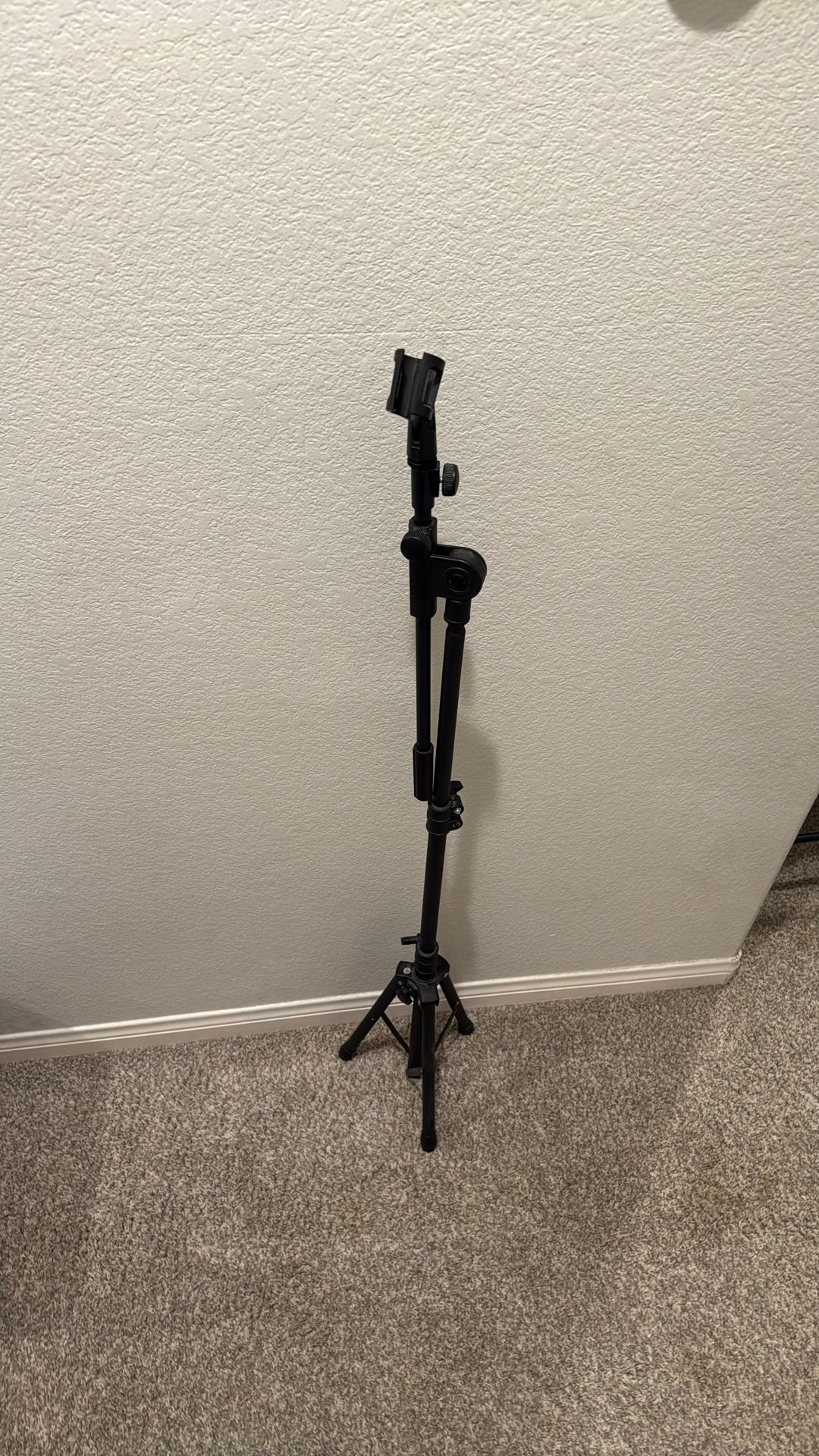 Microphone holder