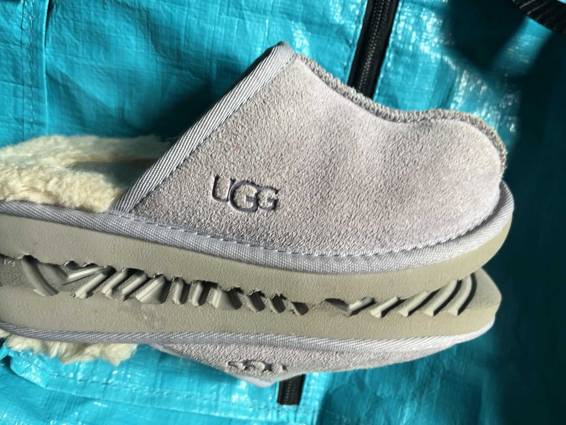 girls Ugg Slippers/ size 1/ 15.00  for  pick up 