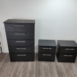 Gavetero De 5 Gavetas Y 2 Mesas De Noche 