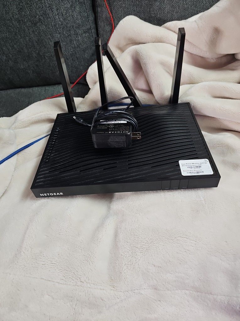 NETGEAR Nighthawk X8 AC5300 Tri-Band Smart WiFi Router (R8500-100NAS)
